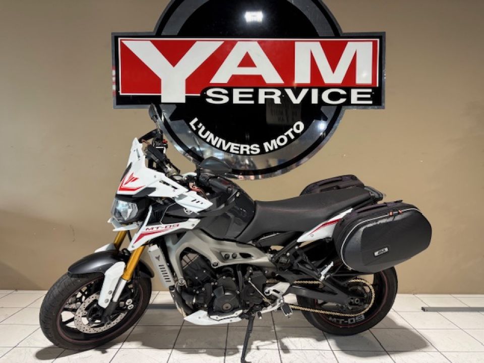 YAMAHA MT-09 1