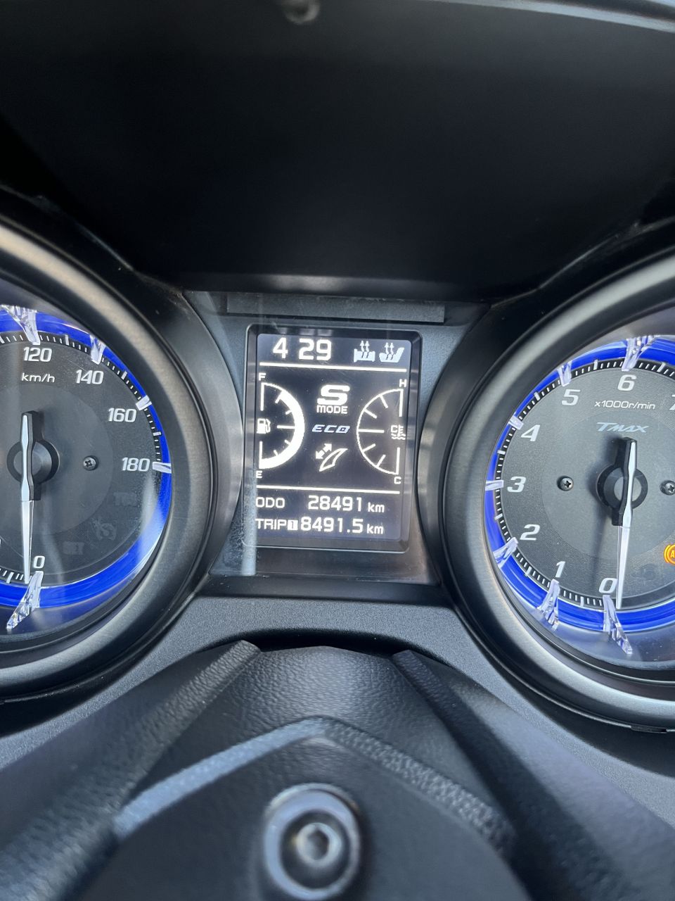 YAMAHA XP T-MAX 560 TECH MAX KAMO 4