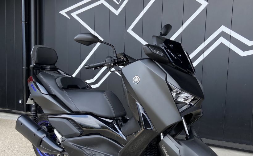 YAMAHA XMAX 300 1