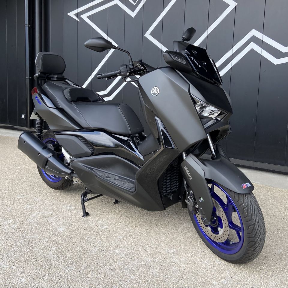 YAMAHA XMAX 300 1