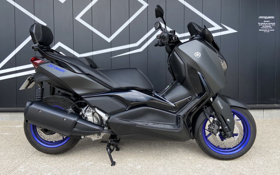 YAMAHA XMAX 300 0