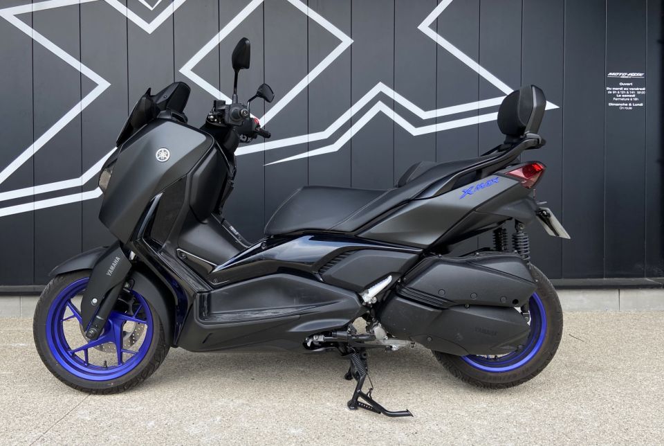 YAMAHA XMAX 300 2