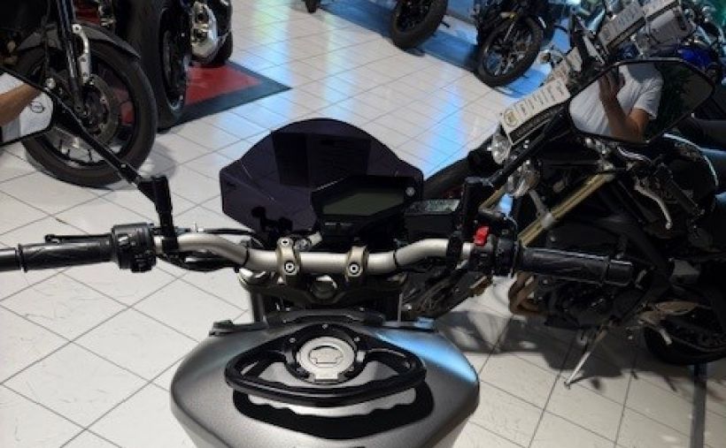 YAMAHA MT-09 1