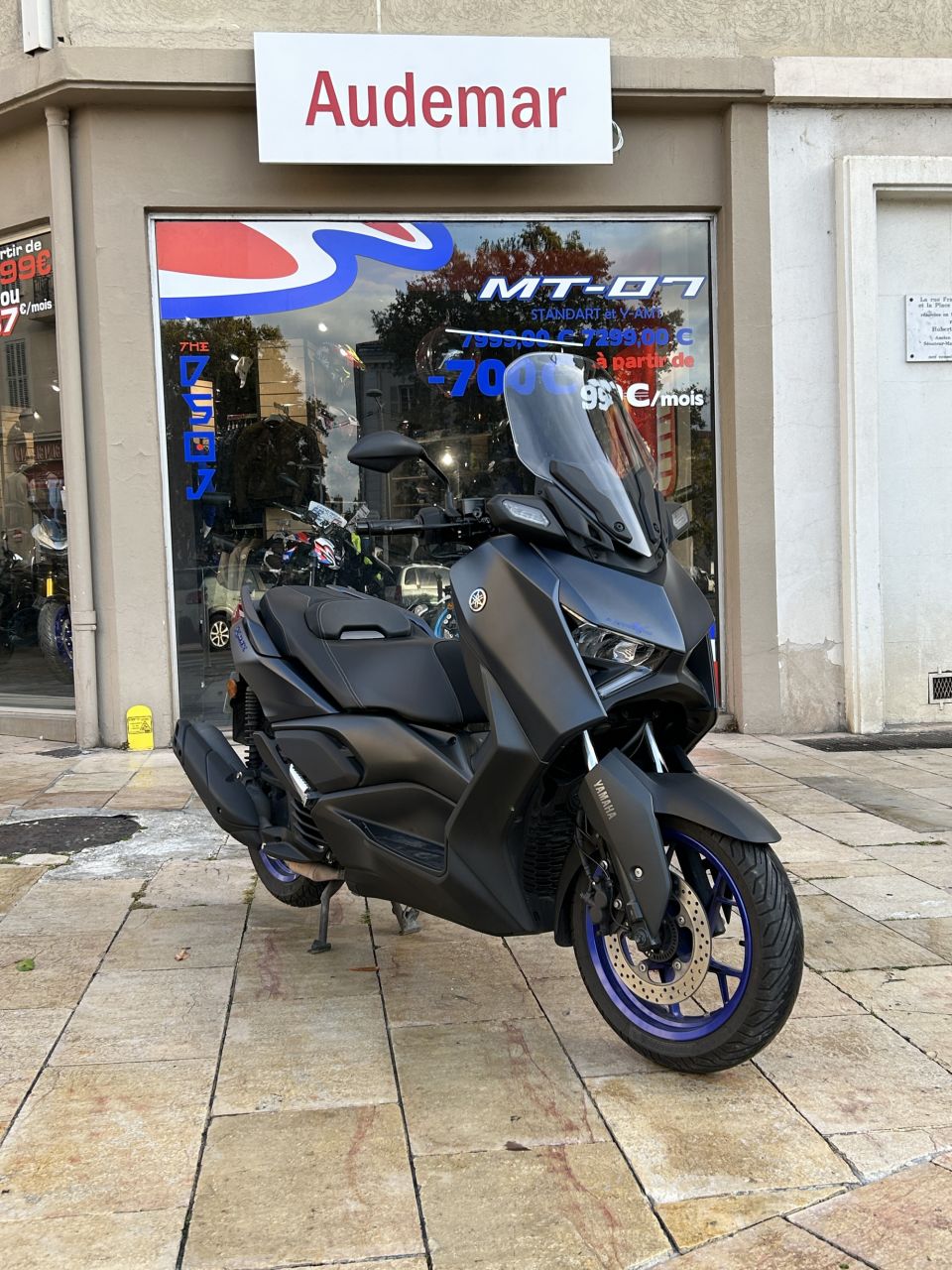 YAMAHA X-MAX 125 0