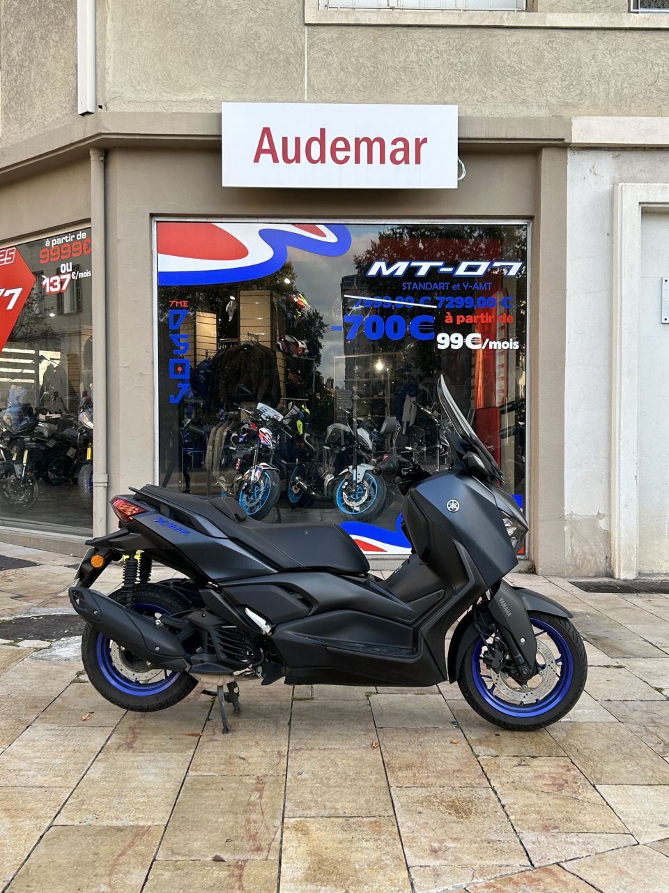 YAMAHA X-MAX 125 3