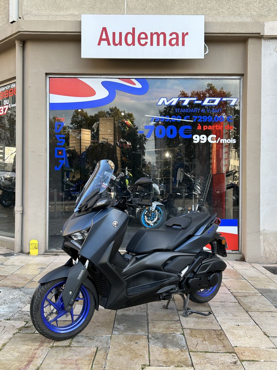 YAMAHA X-MAX 125 9