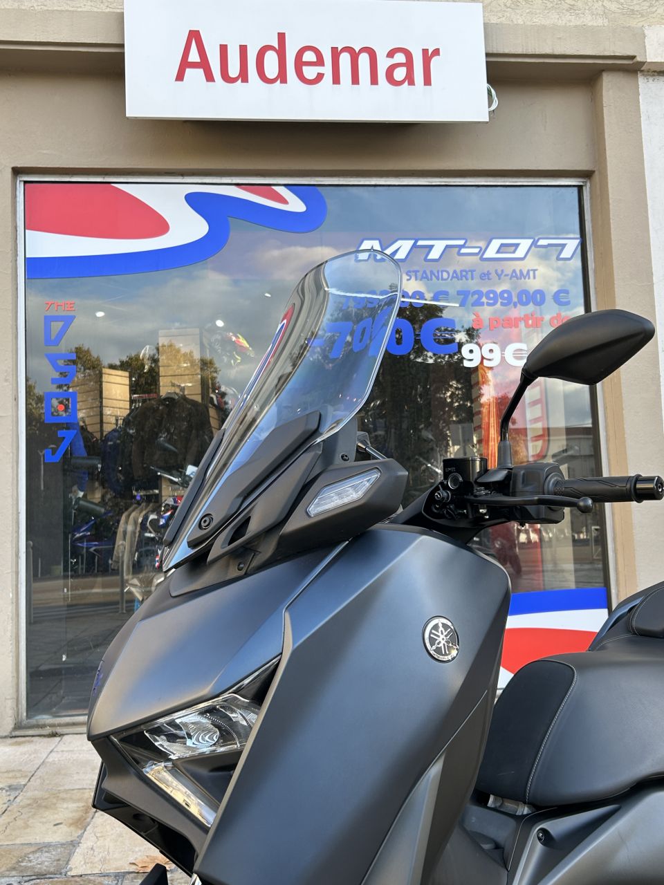 YAMAHA X-MAX 125 6