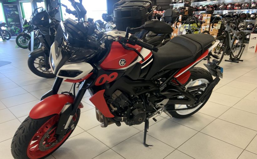 YAMAHA MT-09 4