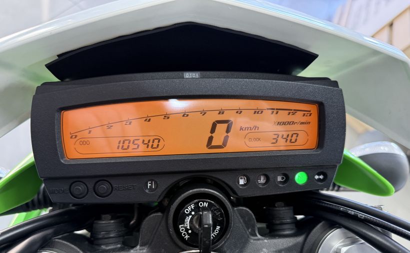 KAWASAKI KLX 250 9