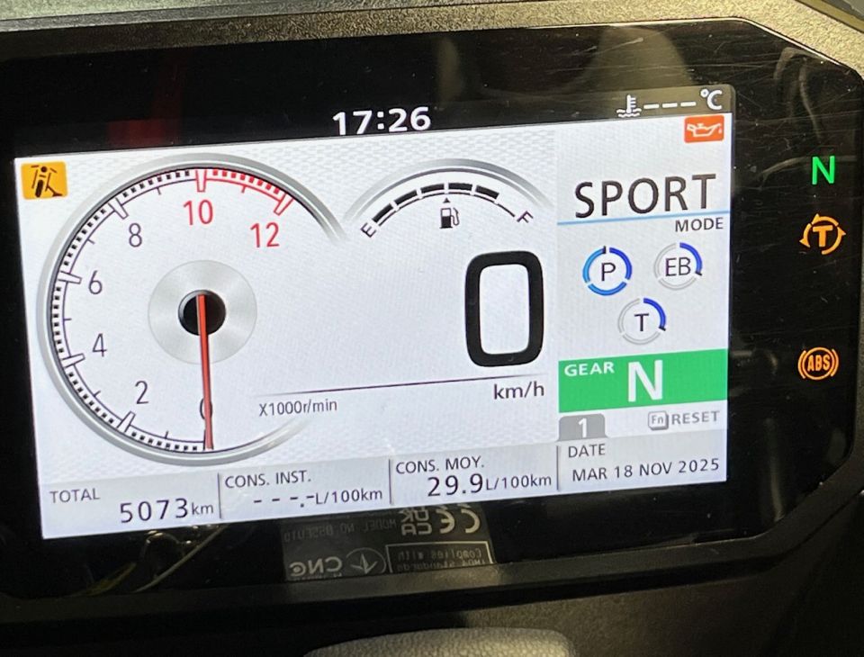 HONDA CB 750 HORNET 24