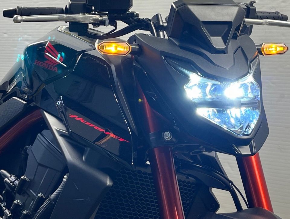 HONDA CB 750 HORNET 36