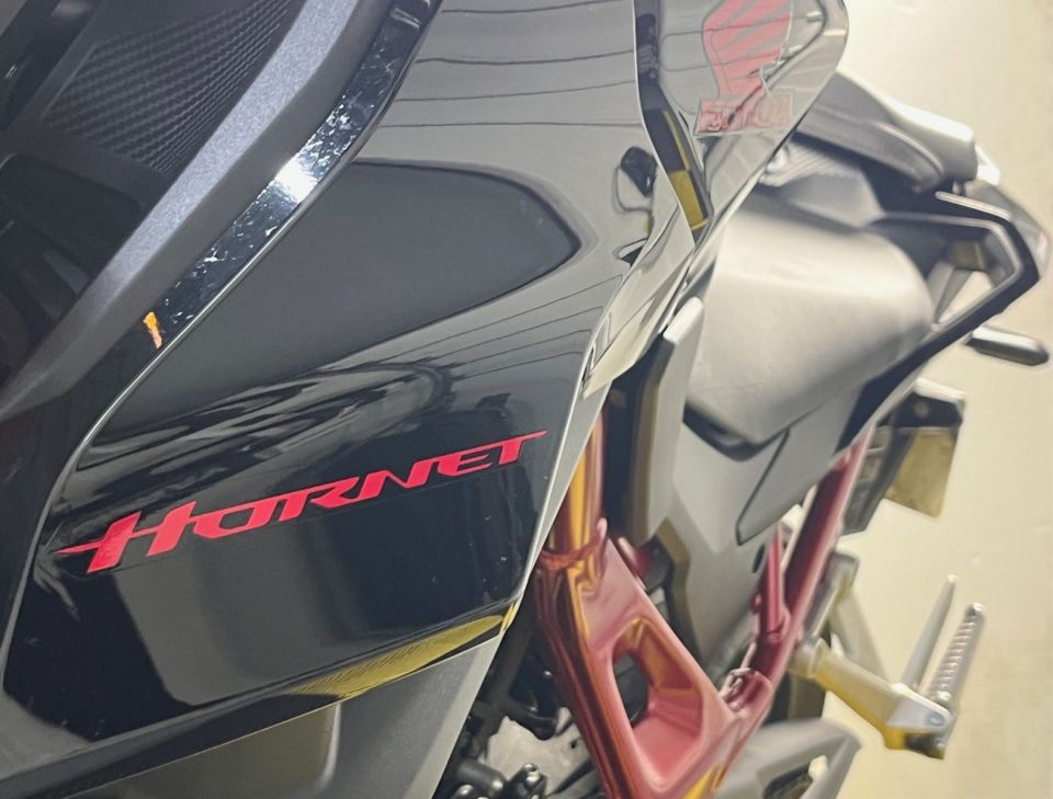 HONDA CB 750 HORNET 18