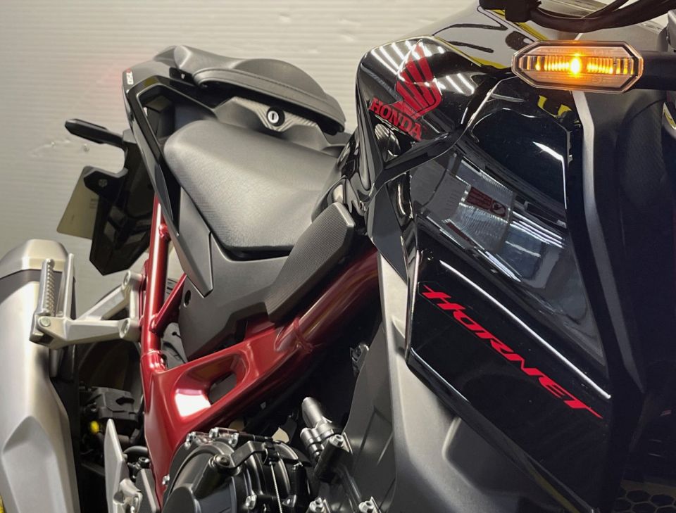 HONDA CB 750 HORNET 60