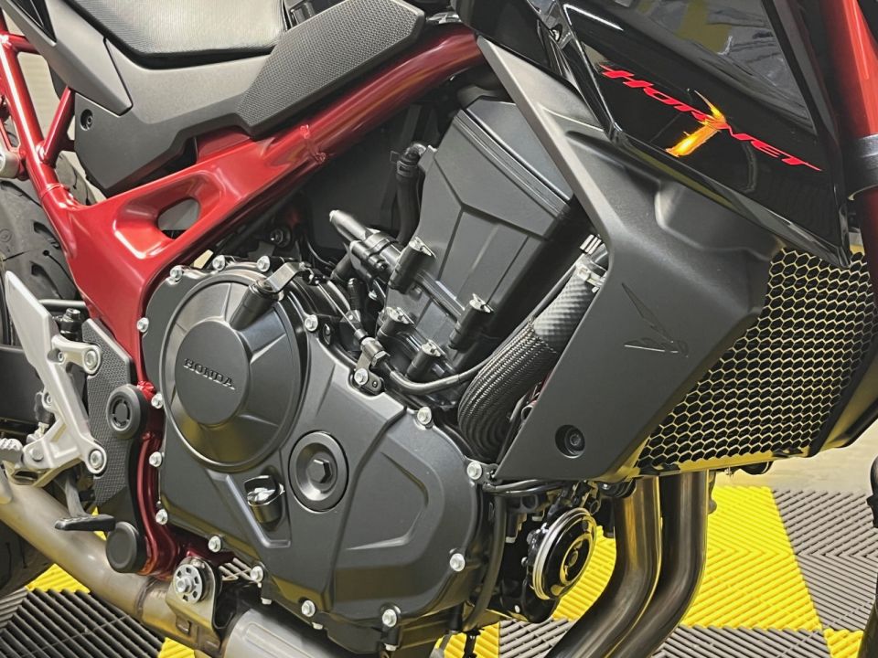 HONDA CB 750 HORNET 30