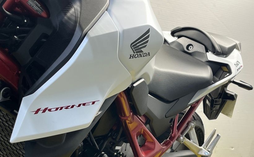 HONDA CB 750 HORNET 24