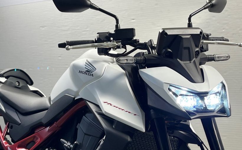 HONDA CB 750 HORNET 12