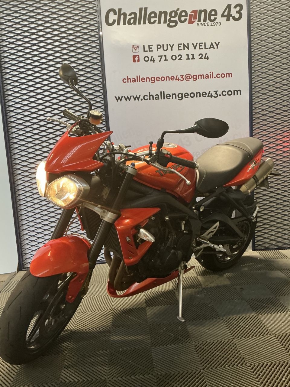 TRIUMPH STREET TRIPLE 675 R 6