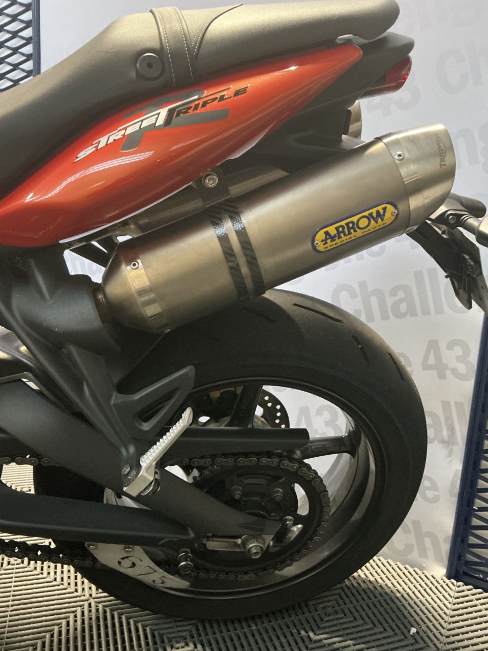 TRIUMPH STREET TRIPLE 675 R 15