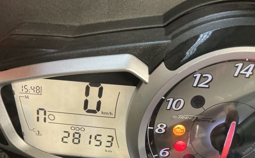 TRIUMPH STREET TRIPLE 675 R 21