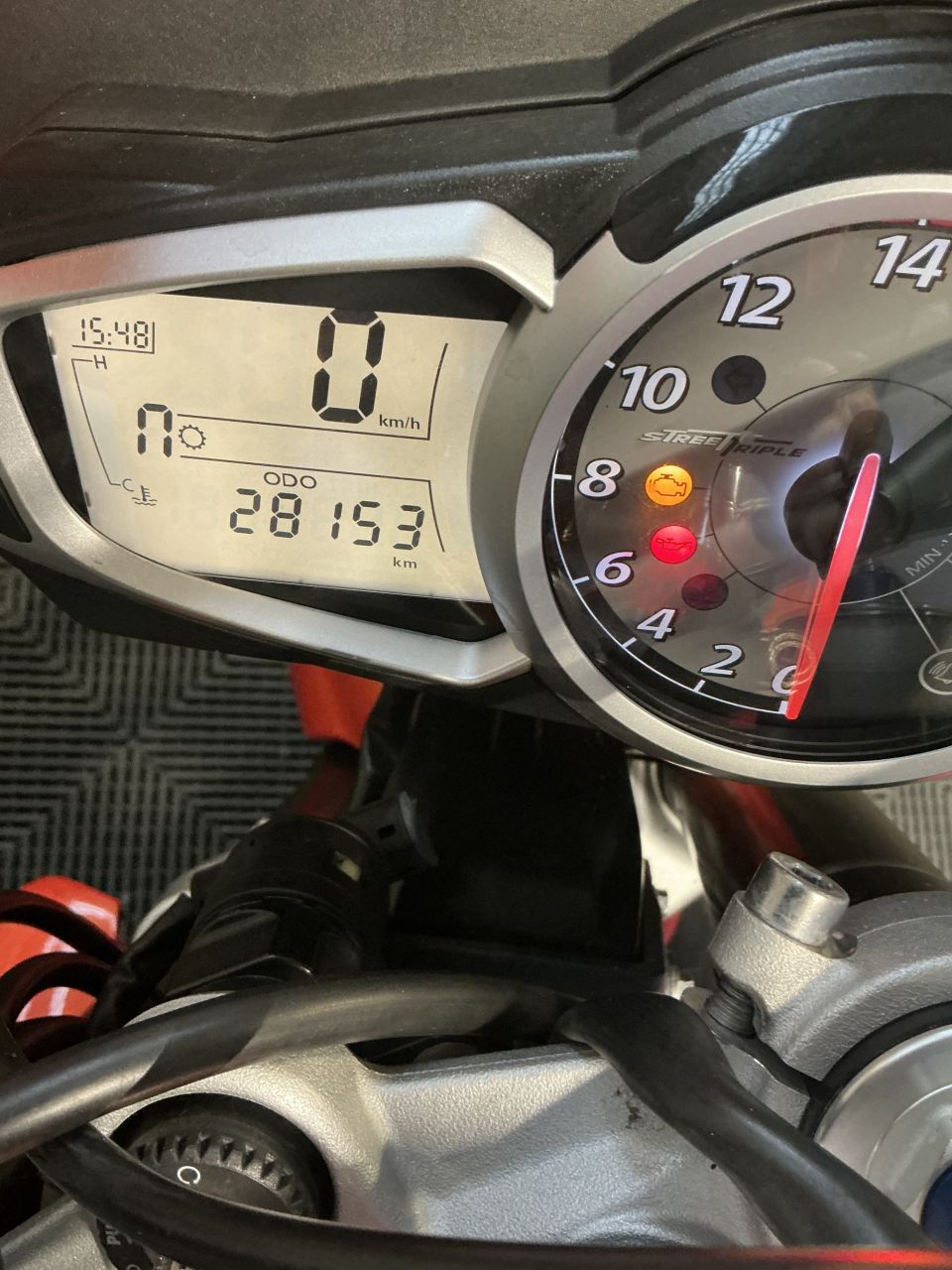 TRIUMPH STREET TRIPLE 675 R 21