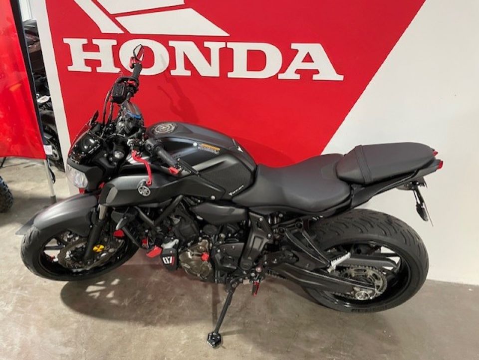 YAMAHA MT-07 (47.5CV) 3