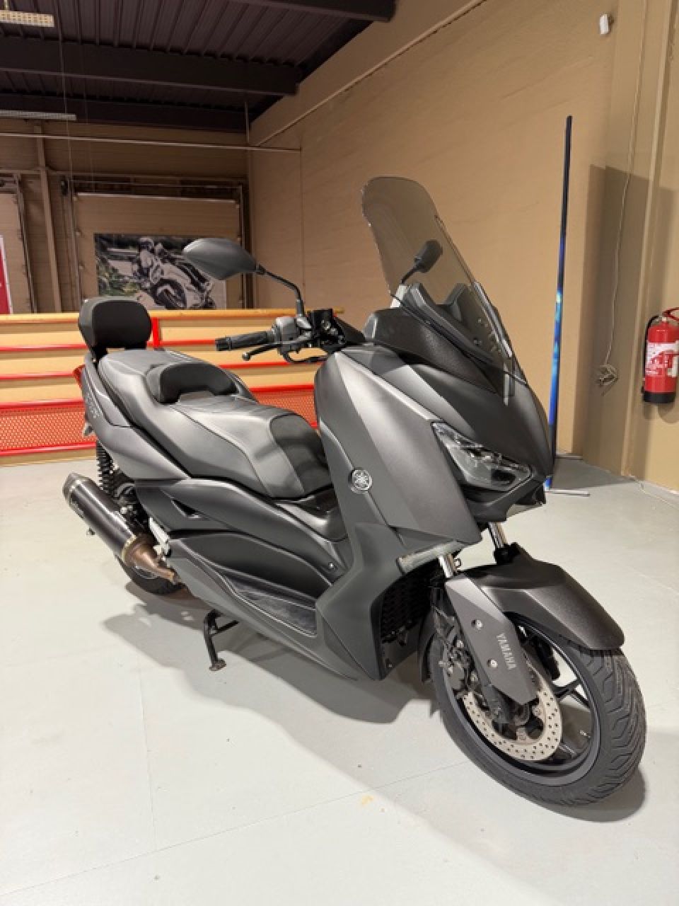 YAMAHA XMAX 300 0