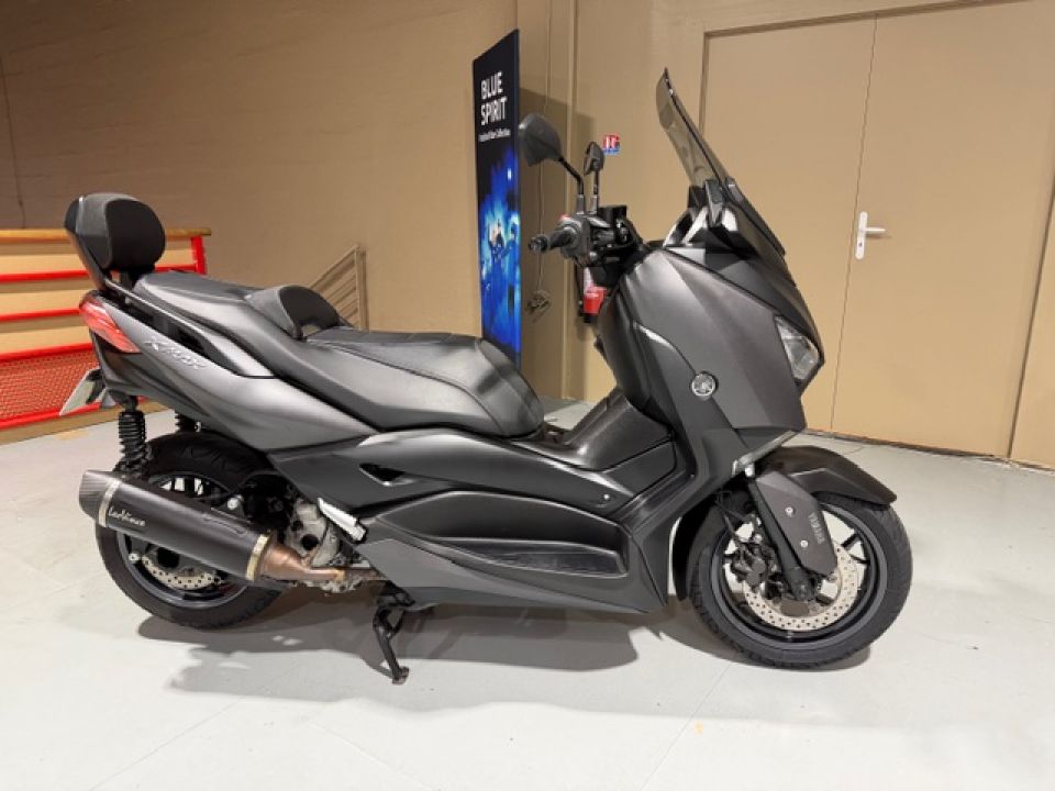 YAMAHA XMAX 300 1