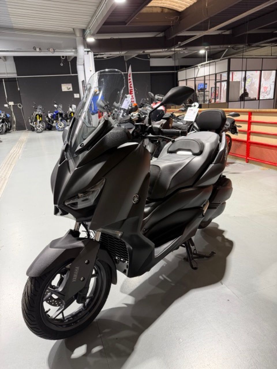 YAMAHA XMAX 300 2