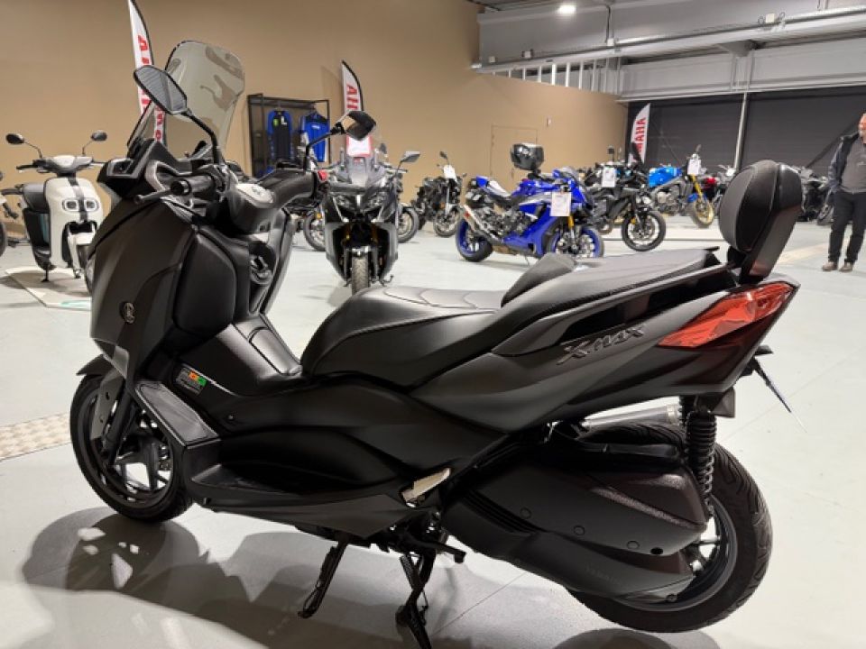 YAMAHA XMAX 300 3