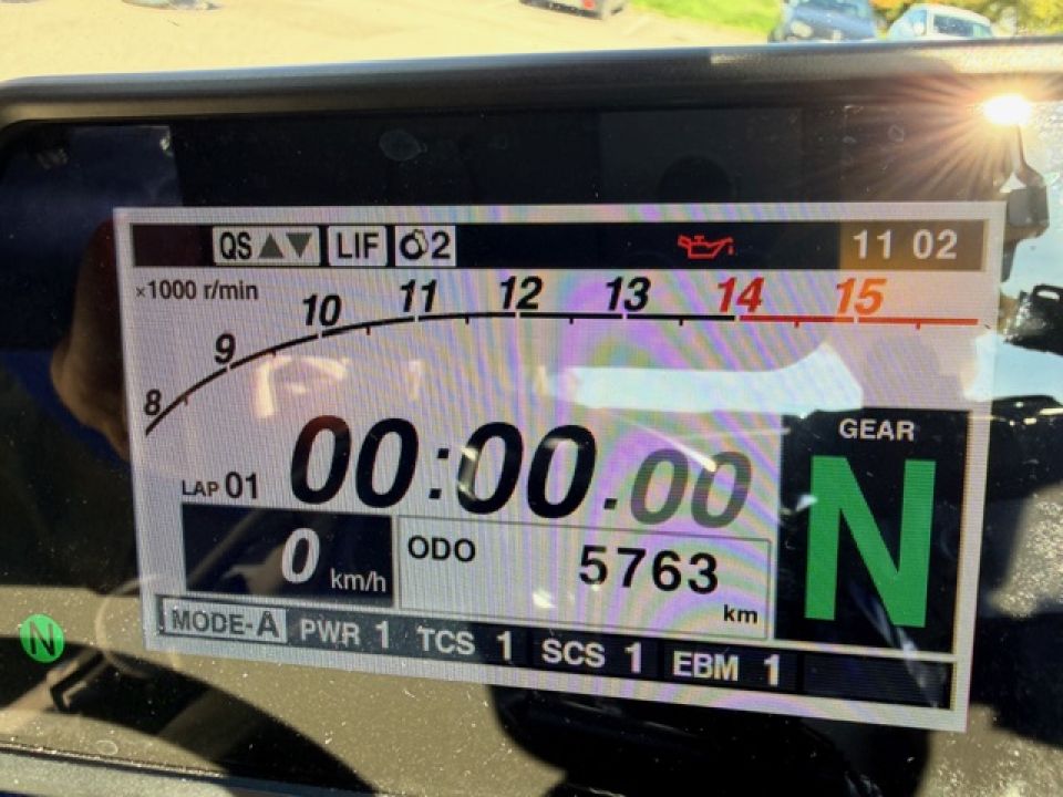 YAMAHA YZF 1000 R1 4