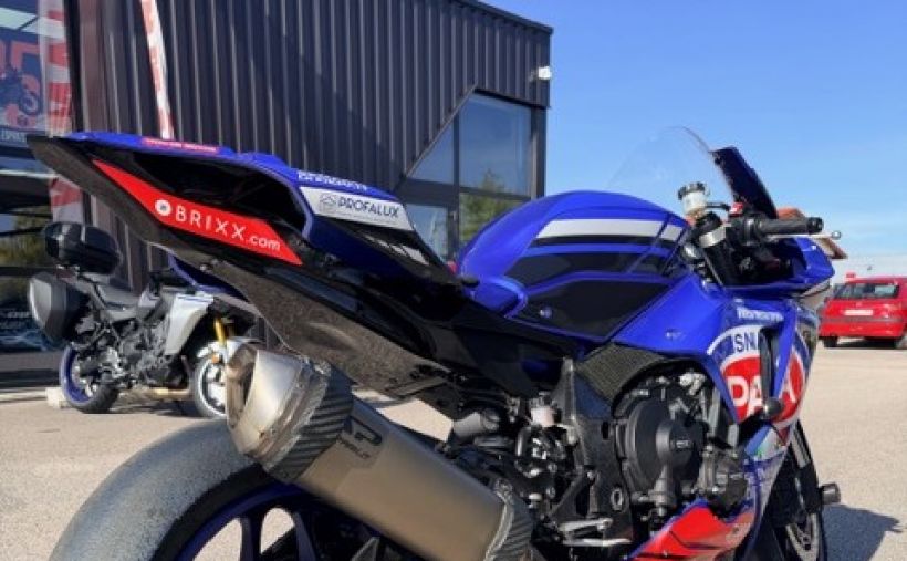 YAMAHA YZF 1000 R1 3