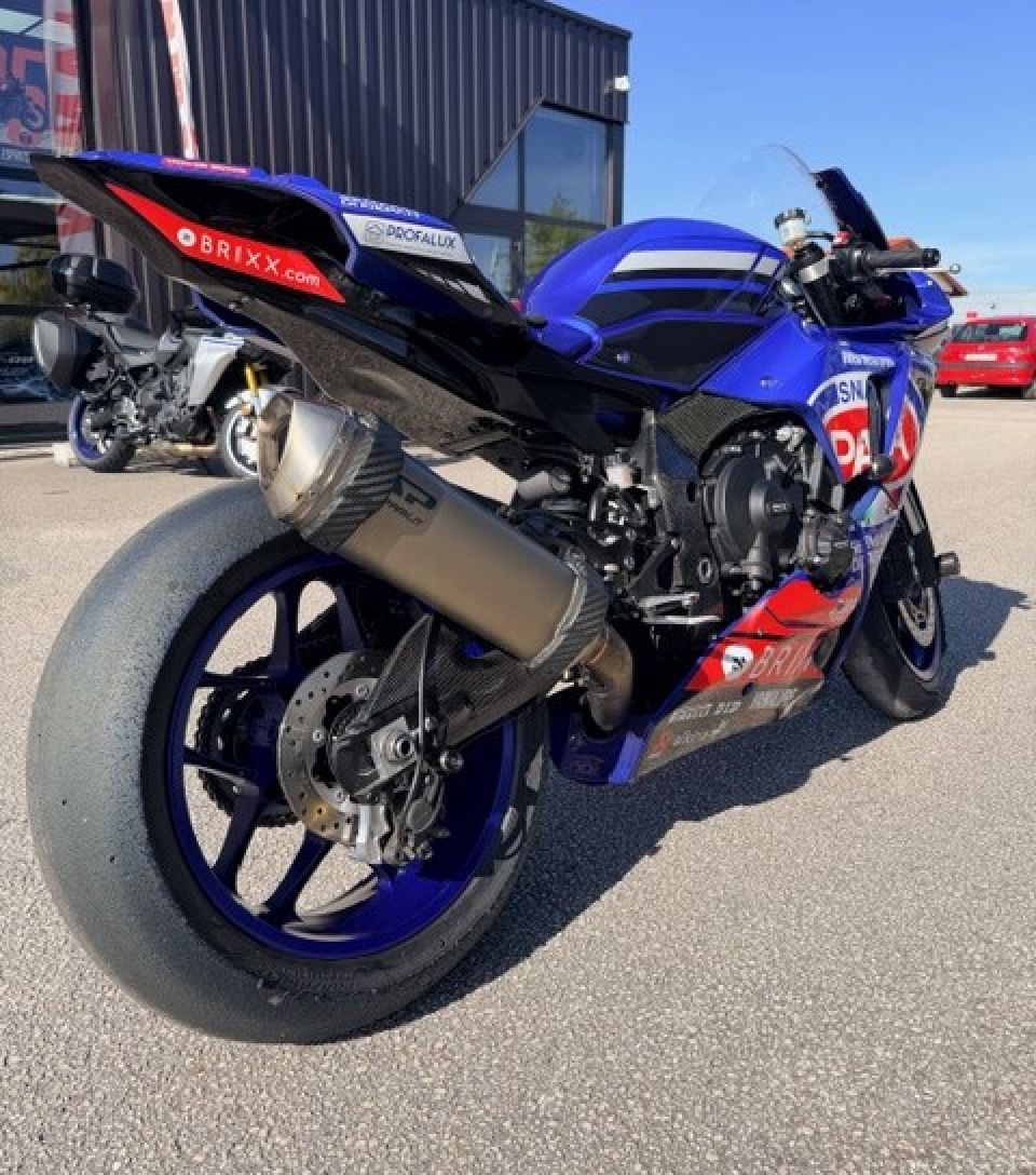 YAMAHA YZF 1000 R1 3