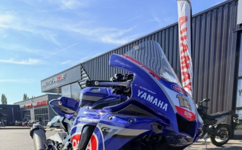 YAMAHA YZF 1000 R1 1