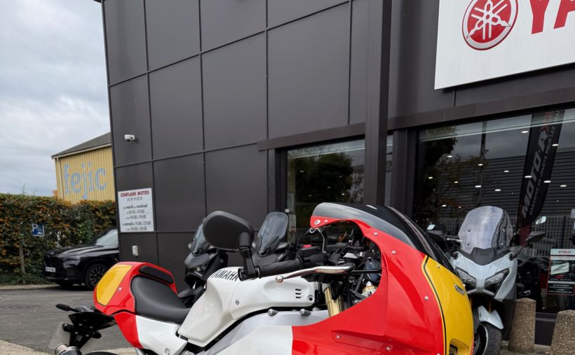 YAMAHA XSR 900 GP 3