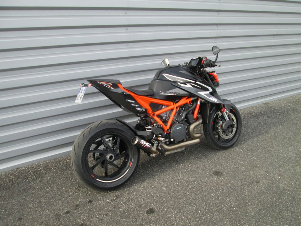 KTM 1290 SUPER DUKE RR 16