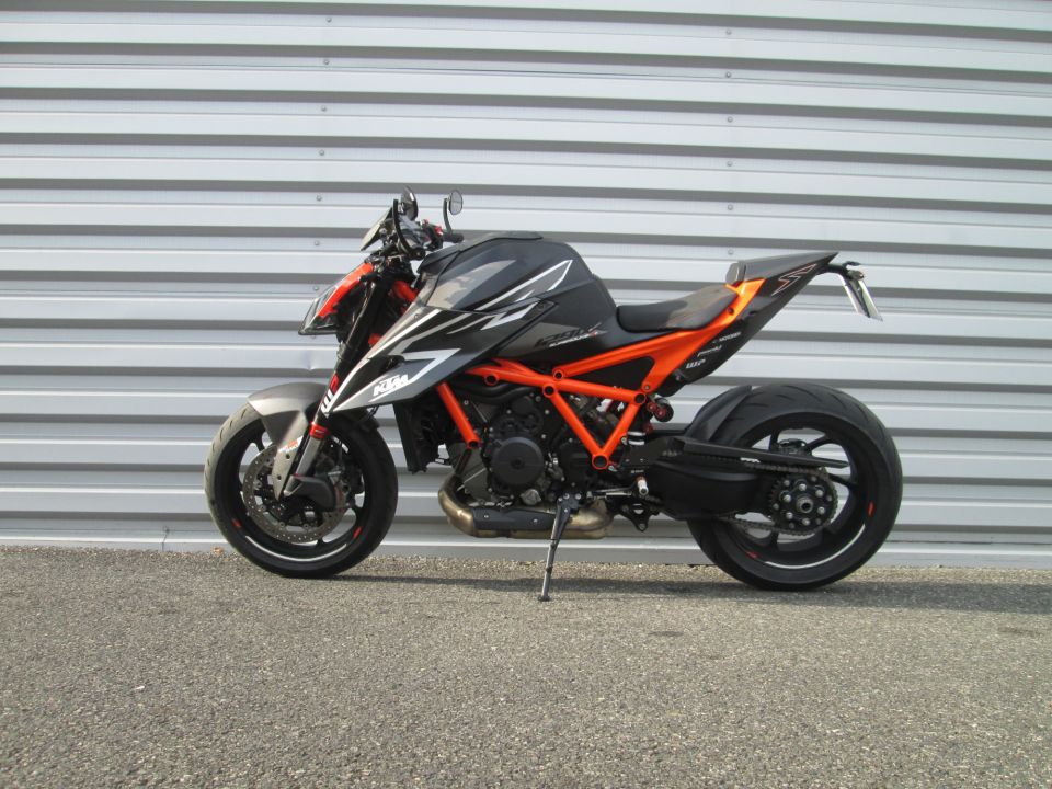 KTM 1290 SUPER DUKE RR 32