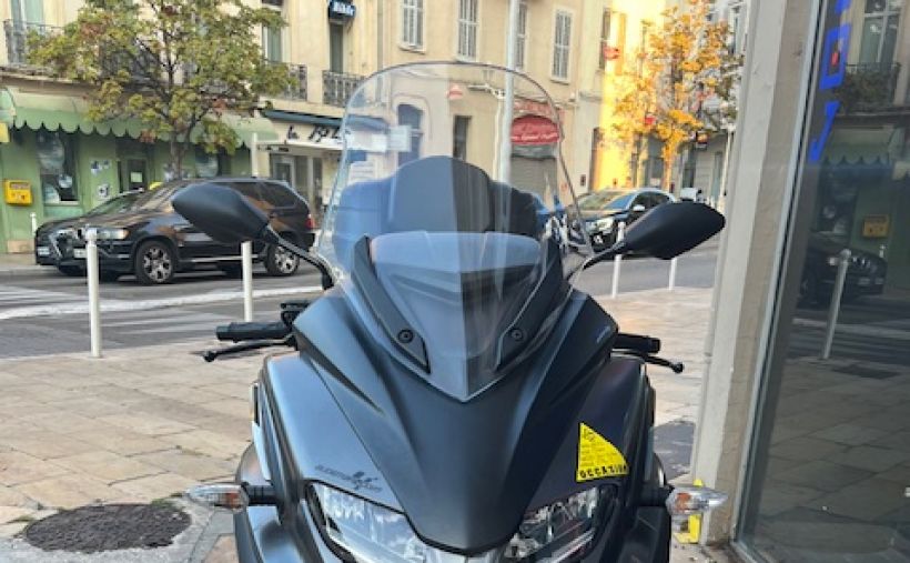 YAMAHA TRICITY 300 6