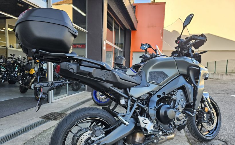 YAMAHA TRACER 9 8