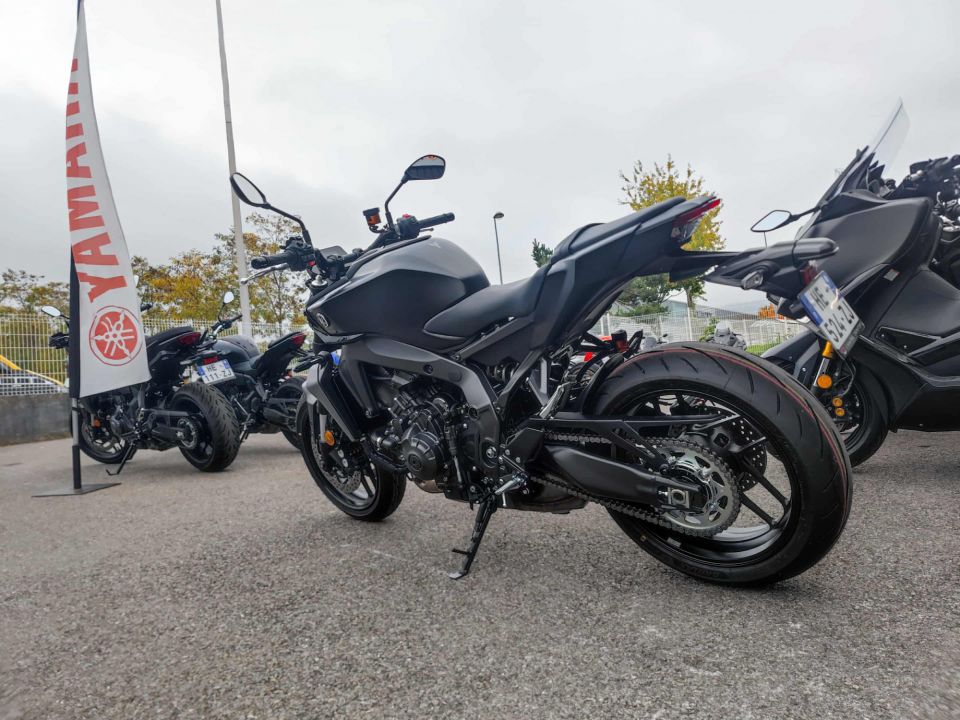 YAMAHA MT-09 3