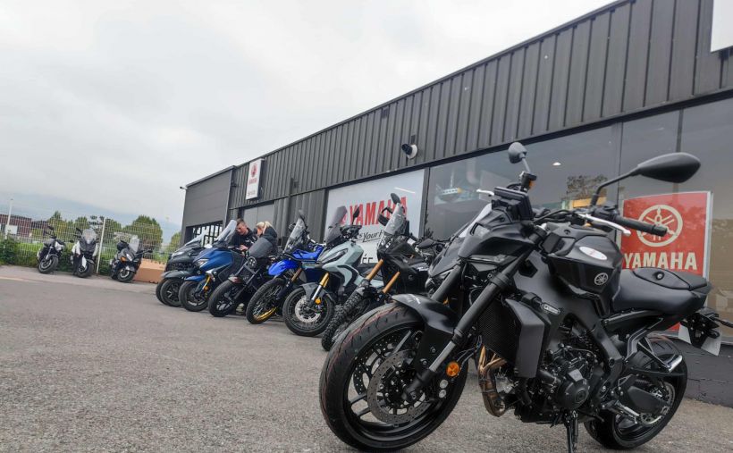 YAMAHA MT-09 4