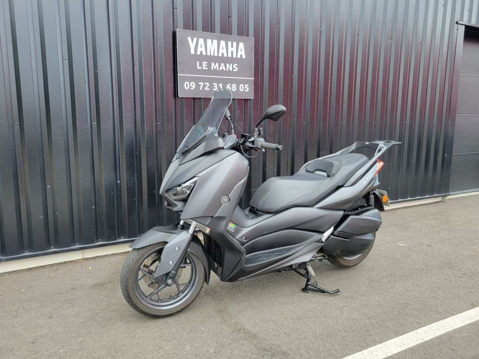YAMAHA XMAX 300 0