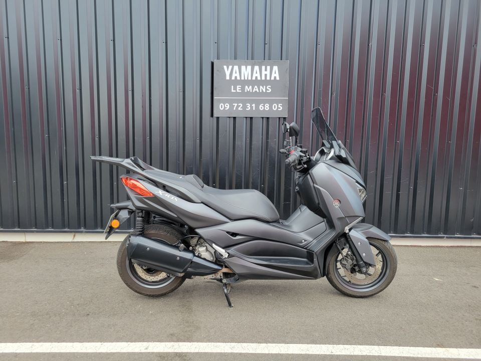 YAMAHA XMAX 300 10