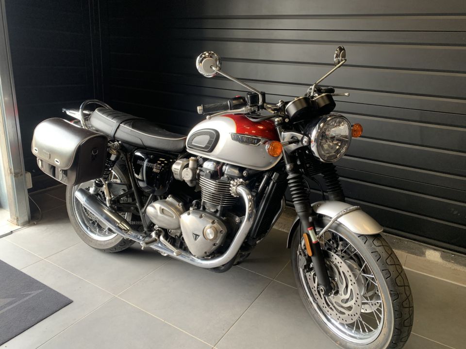 TRIUMPH BONNEVILLE T120 12