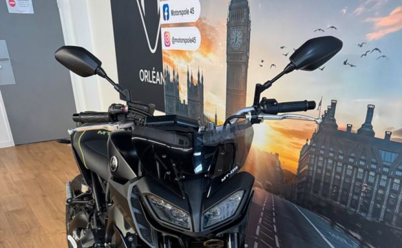 YAMAHA MT-09 4