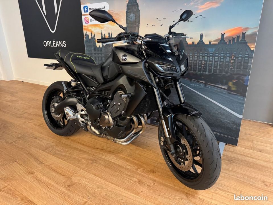 YAMAHA MT-09 6