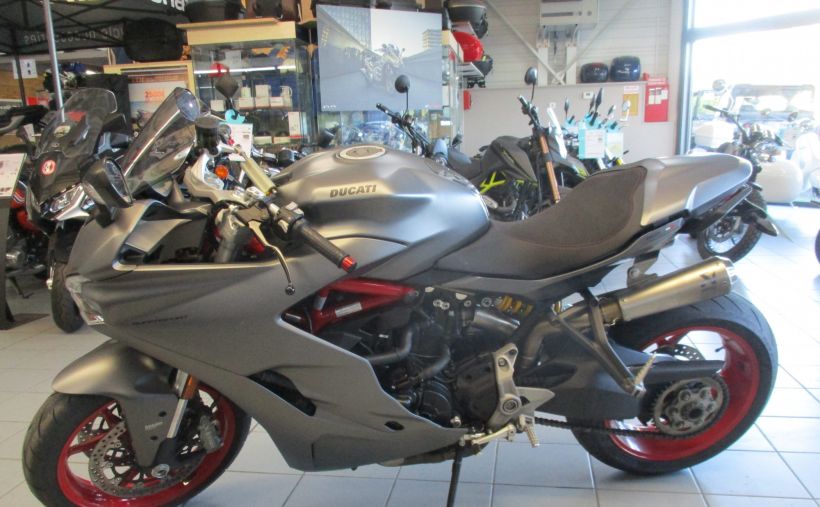 DUCATI 939 SS 10