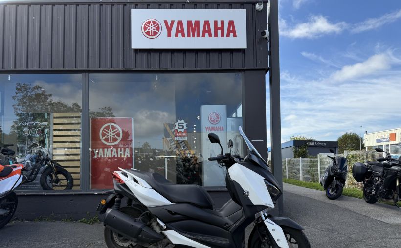 YAMAHA XMAX 300 2