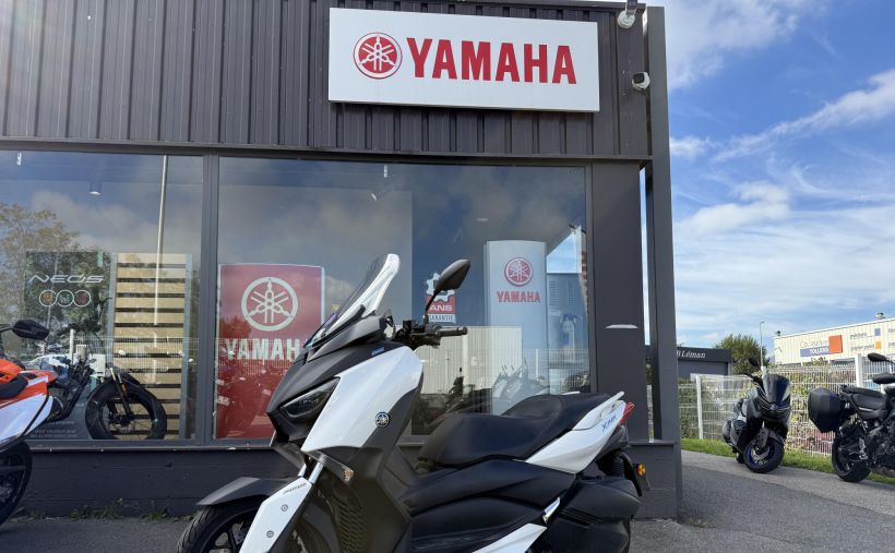 YAMAHA XMAX 300 3