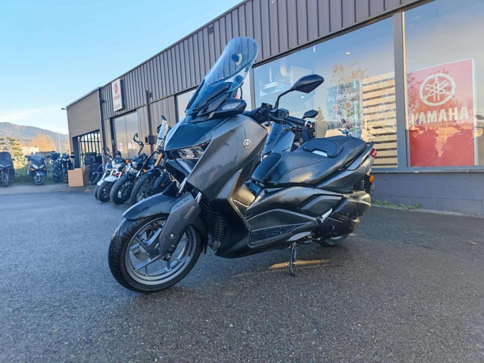 YAMAHA XMAX 300 1