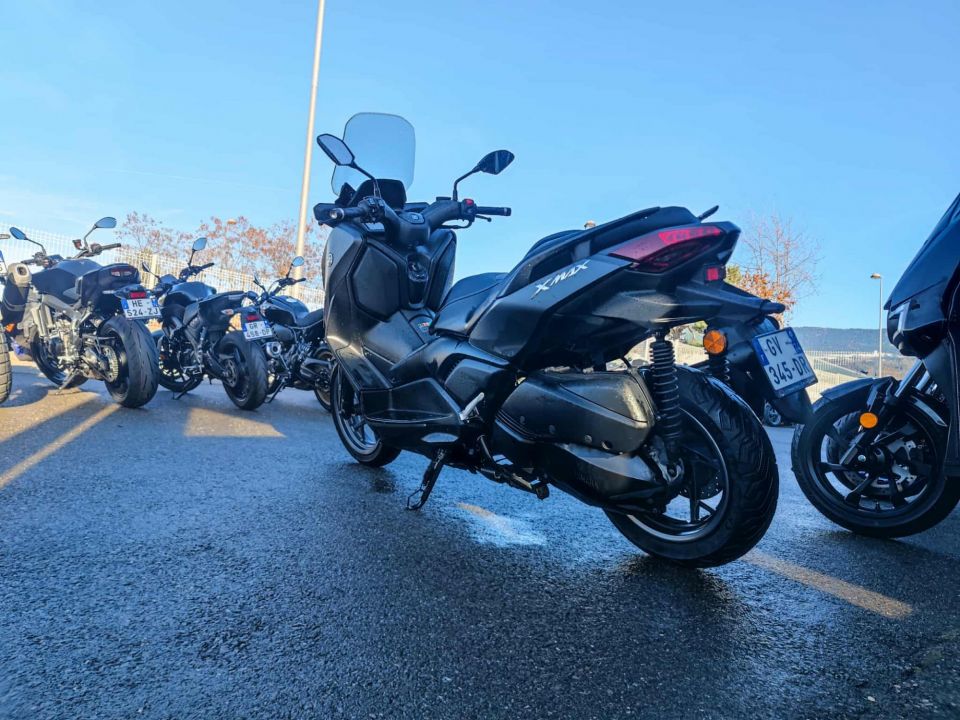 YAMAHA XMAX 300 2